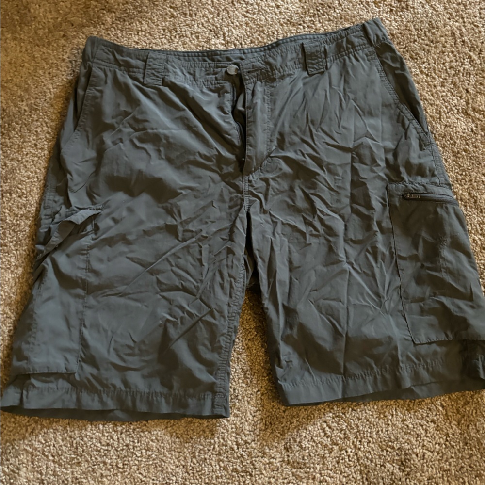 Vintage grey Columbia shorts. Men’s size 36